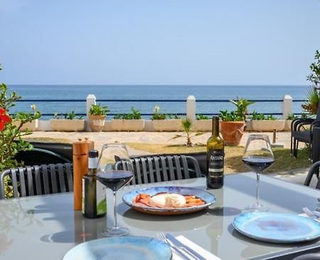 Newly Renovated 2 Bedroom Beachfront House Sitio de Calahonda Zewnętrze zdjęcie