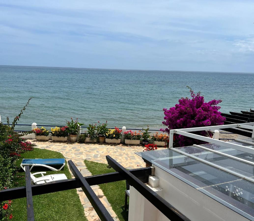 Newly Renovated 2 Bedroom Beachfront House Sitio de Calahonda Zewnętrze zdjęcie