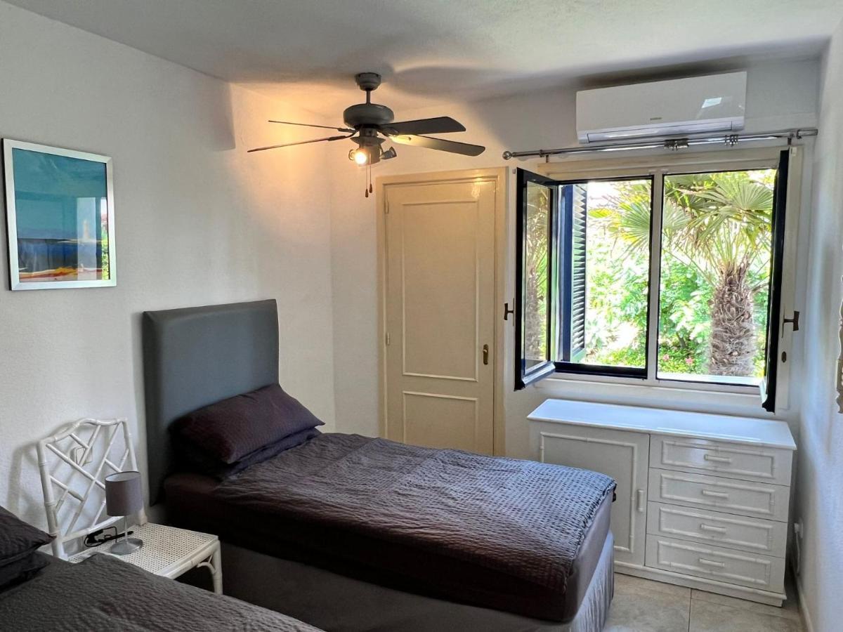 Newly Renovated 2 Bedroom Beachfront House Sitio de Calahonda Zewnętrze zdjęcie