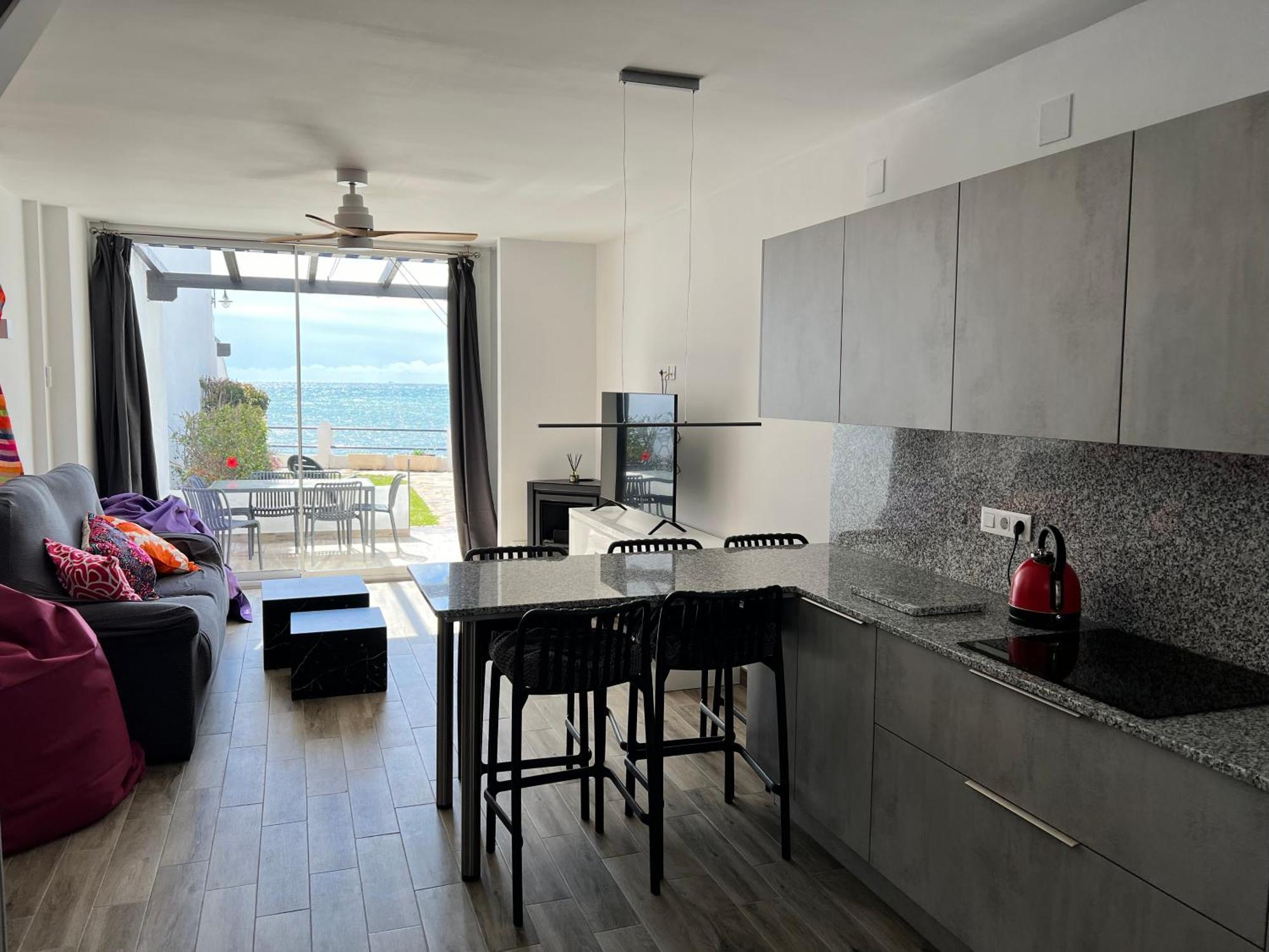 Newly Renovated 2 Bedroom Beachfront House Sitio de Calahonda Zewnętrze zdjęcie