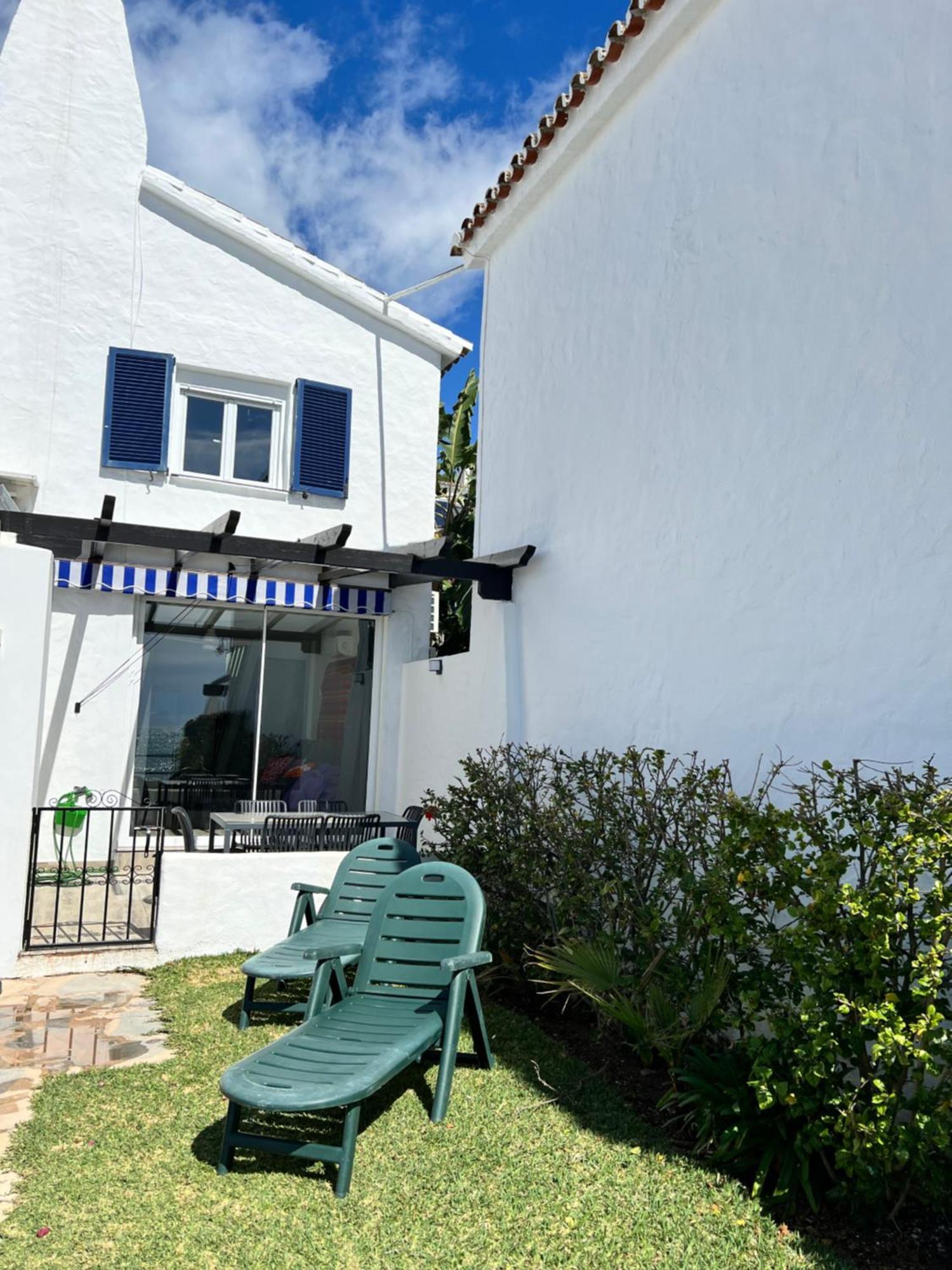Newly Renovated 2 Bedroom Beachfront House Sitio de Calahonda Zewnętrze zdjęcie