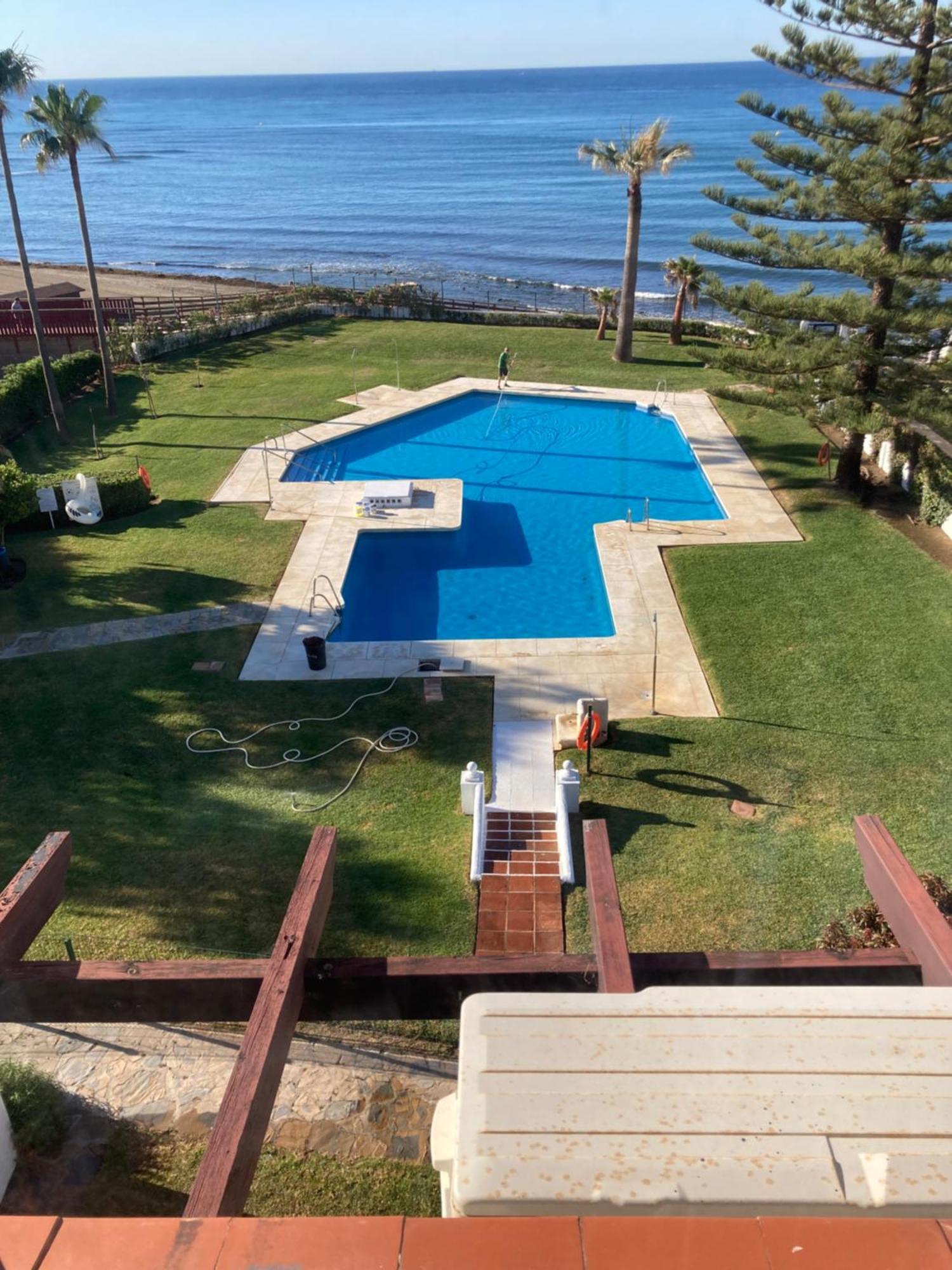 Newly Renovated 2 Bedroom Beachfront House Sitio de Calahonda Zewnętrze zdjęcie